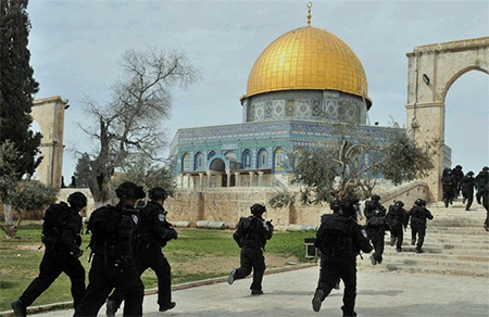 La ocupación sionista asalta la gran Mezquita de Al Aqsa La ocupación sionista irrumpe en la Mezquita de Al Aqsa